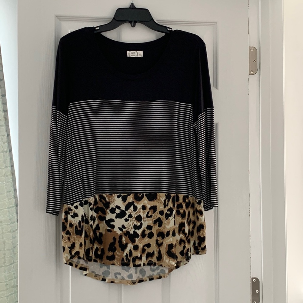 Maurices multi colored top with 3/4 length sleeves. Size L